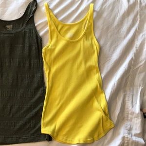 One yellow target tank (green is sold)